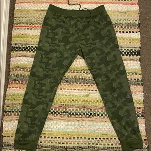 Camo joggers/ sweatpants